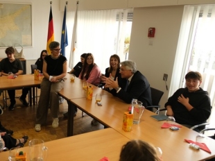 2025 11 10 Evdomada Germanikis Glossas.jpg