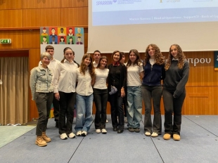 2025 11 13 Oi Neoi Rotoun.jpg